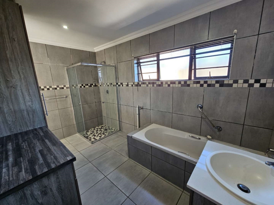 4 Bedroom Property for Sale in Greenshields Park Eastern Cape